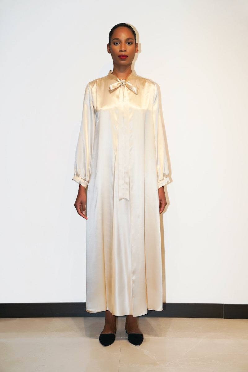 İpek Kıramer-Romance Silk Robe Beige-Sabahlık-1-milagron.live