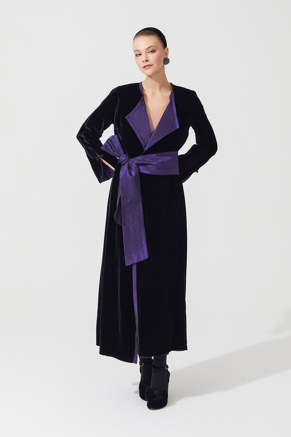 İpek Kıramer-Velvet Kimono Black-Kimono-1-milagron.live