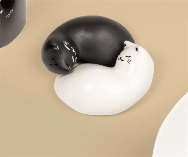 Kikkerland Purrfect Salt & Pepper Shakers Tuzluk & Biberlik