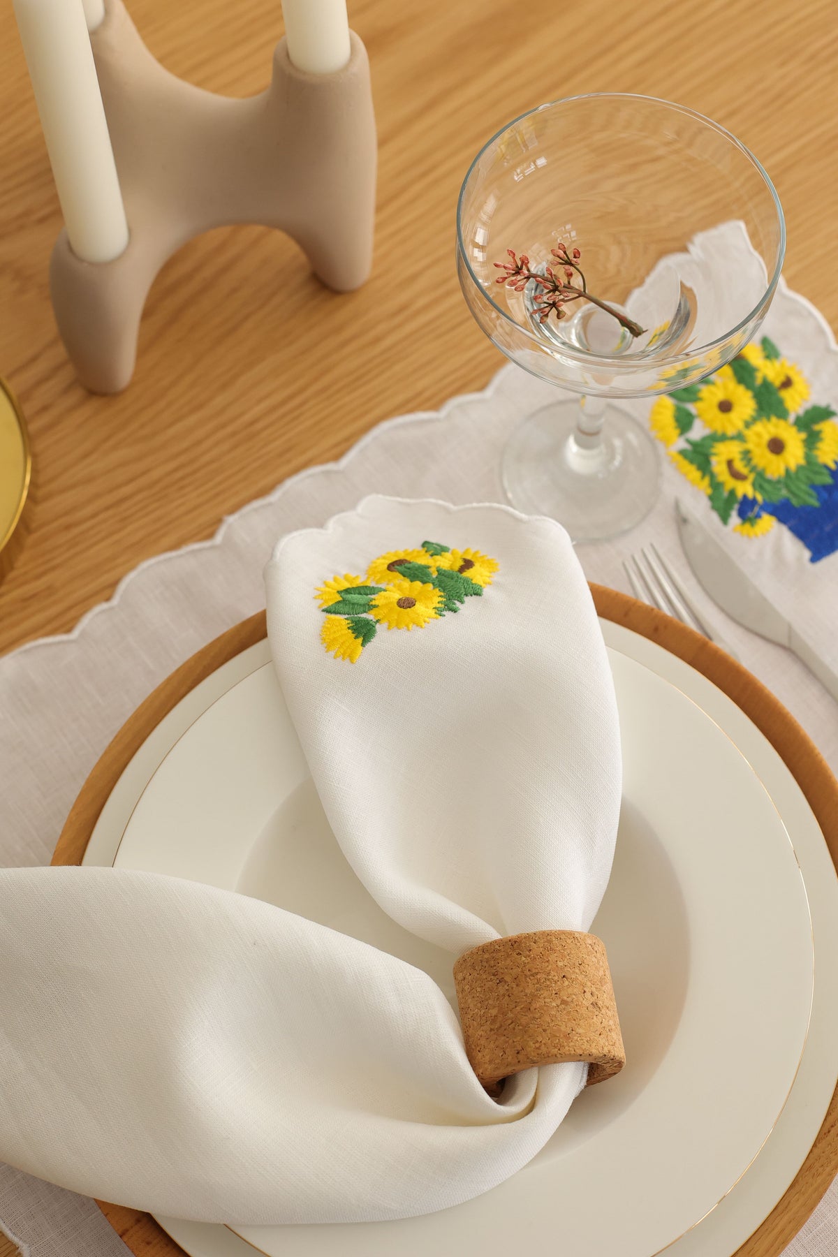 Km Home Collection-2'li Set Ayçiçek İşlemeli Keten Peçete-Sunum Aksesuarları-2-milagron.live