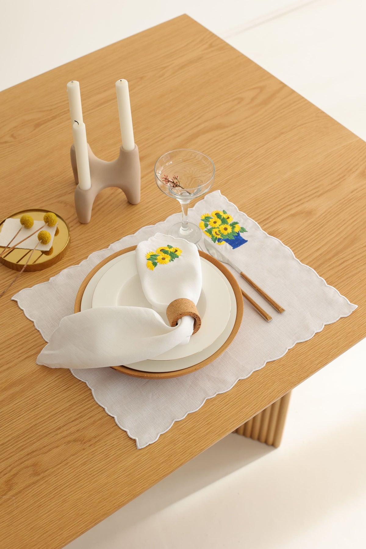 Km Home Collection-2'li Set Ayçiçek İşlemeli Keten Peçete-Sunum Aksesuarları-5-milagron.live