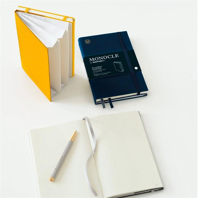 Leuchtturm 1917-Leuchtturm1917 X Monocle Limited Edition Defter Wallet B6+, Sert Kapak, 192 Noktalı Sayfa, Navy 363370-Noktalı-2-milagron.live