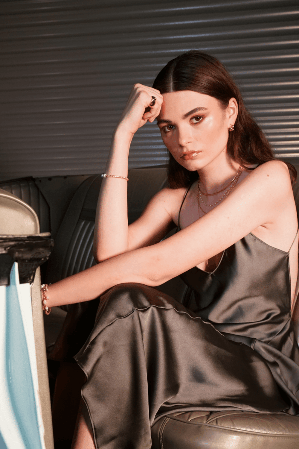 Linya Jewellery-Brey Amorf Mat İncili Kelepçe-Bileklik-3-milagron.live