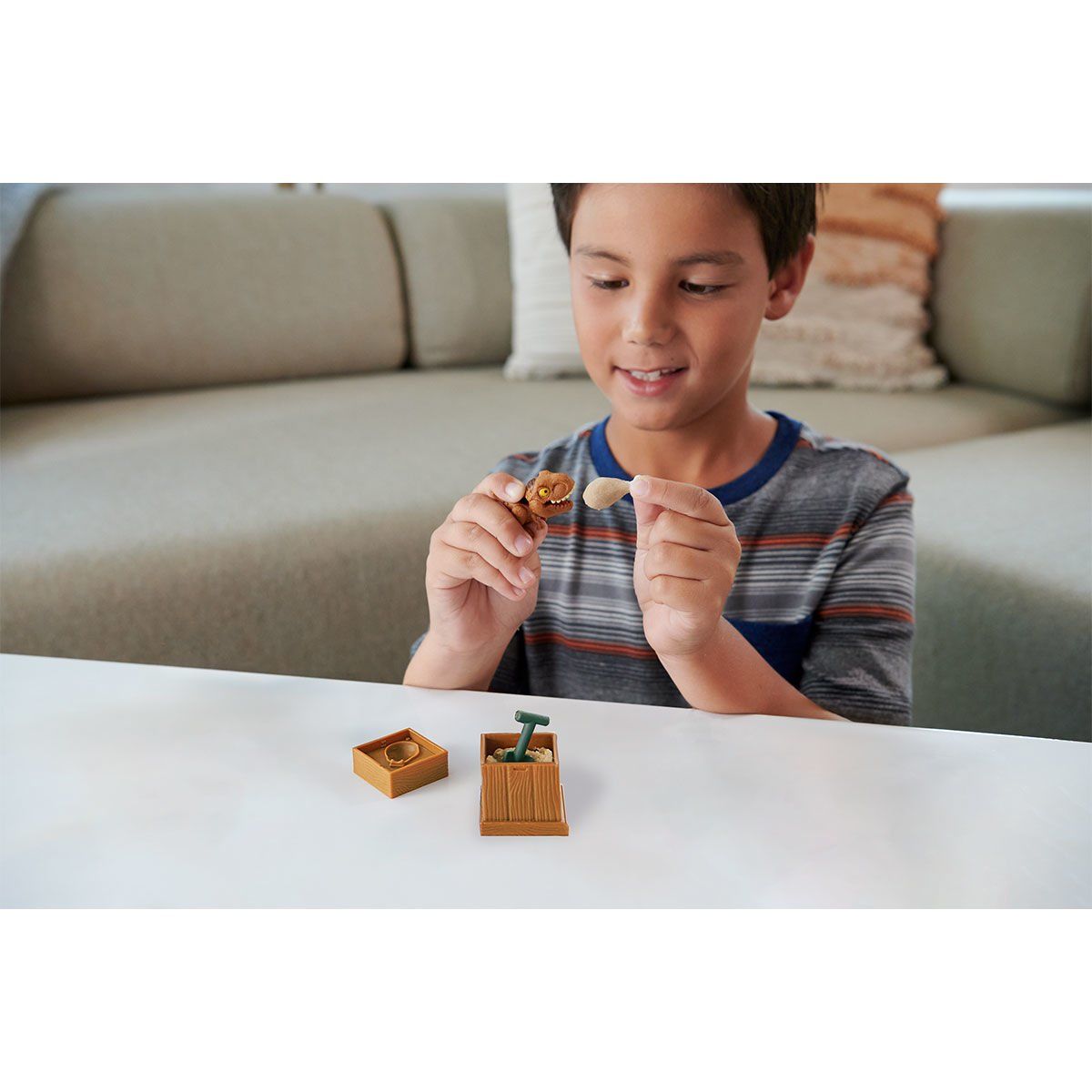 Mattel-Jurassic World Crushivores Serisi Sürpriz Aksesuarlı Figür-Oyuncak-6-milagron.live