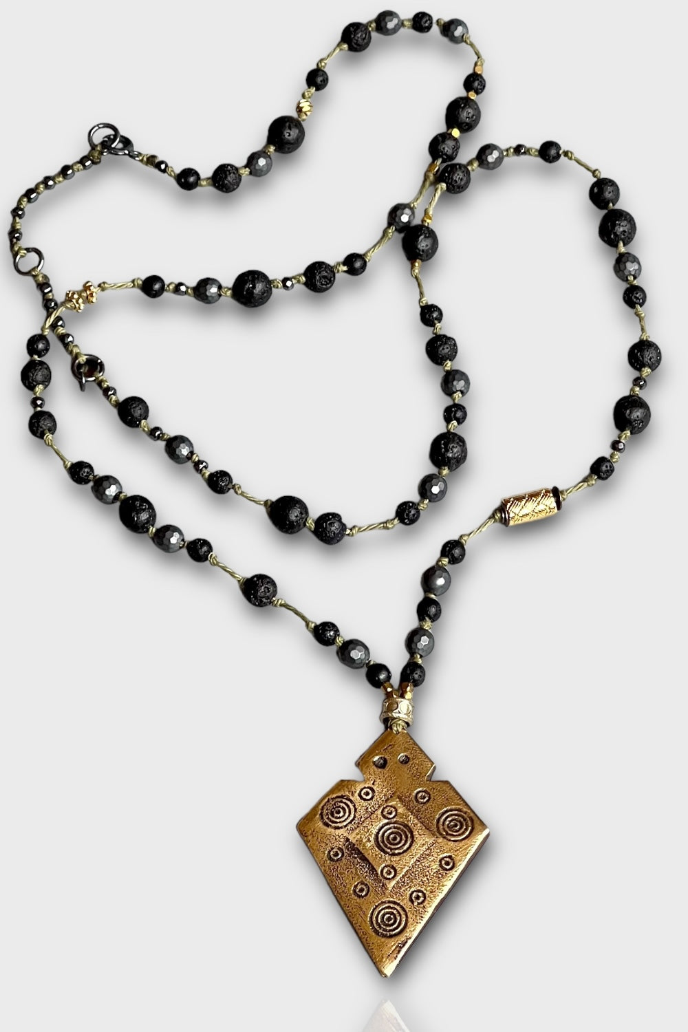 Mey Atelier-Amulet – Siyah Hematit Lava Bronz Tılsım Unisex Kolye-Kolye-1-milagron.live