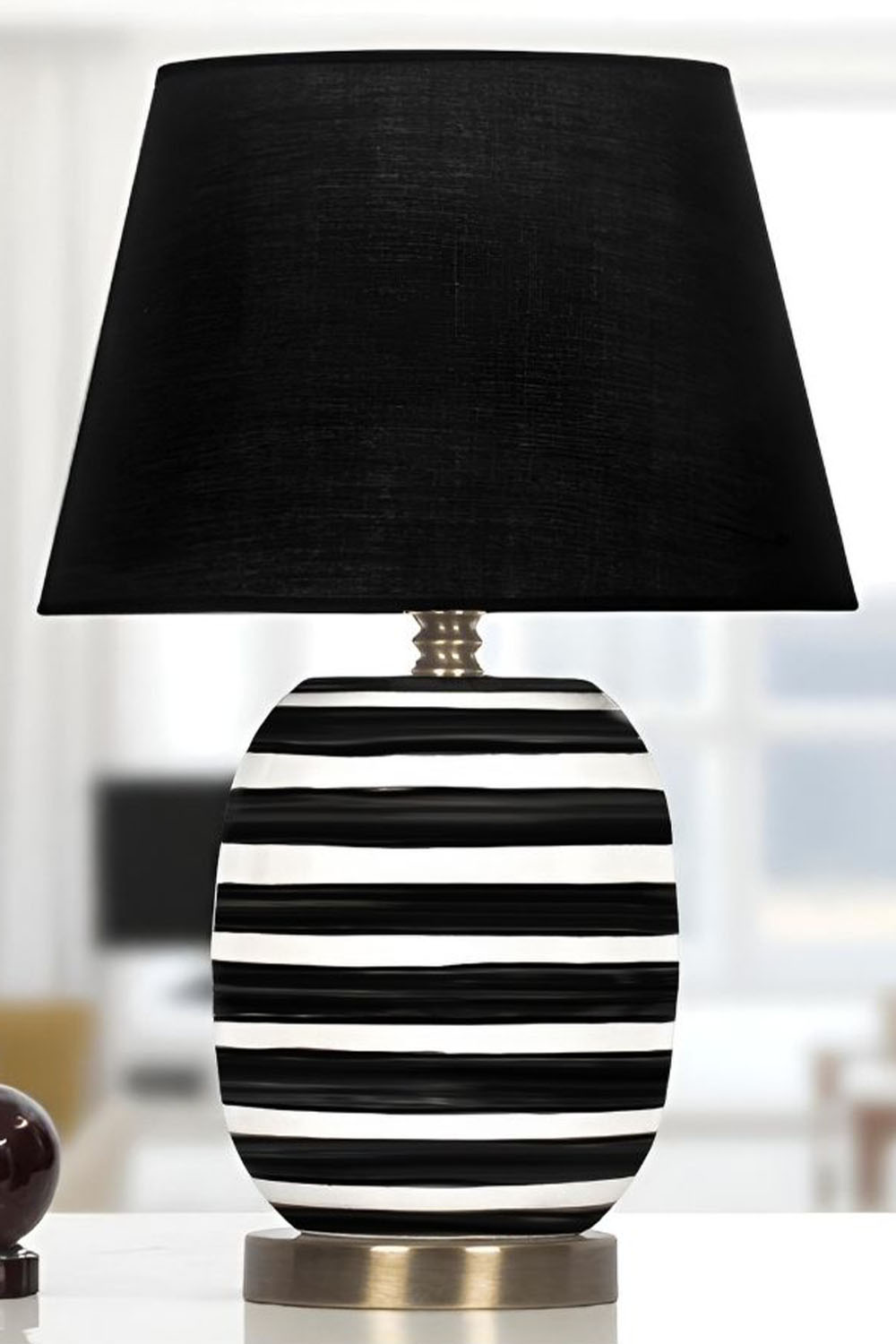 Moena Studio-Siyah Beyaz Çizgili Madrıd Seramik Masa Lambası – Siyah Başlık-Abajur-5-milagron.live