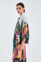 Peraluna-Kauri̇ Tropik Desenli Bilek Hizası Saten Kadın Kimono-Kimono-4-milagron.live
