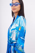 Peraluna-Ocean Story Short Kimono Balık Kuş Ve Kız çocuk Baskılı 90 Cm Kısa Saten Kadın Kimono Deniz Mavisi-Kimono-3-milagron.live