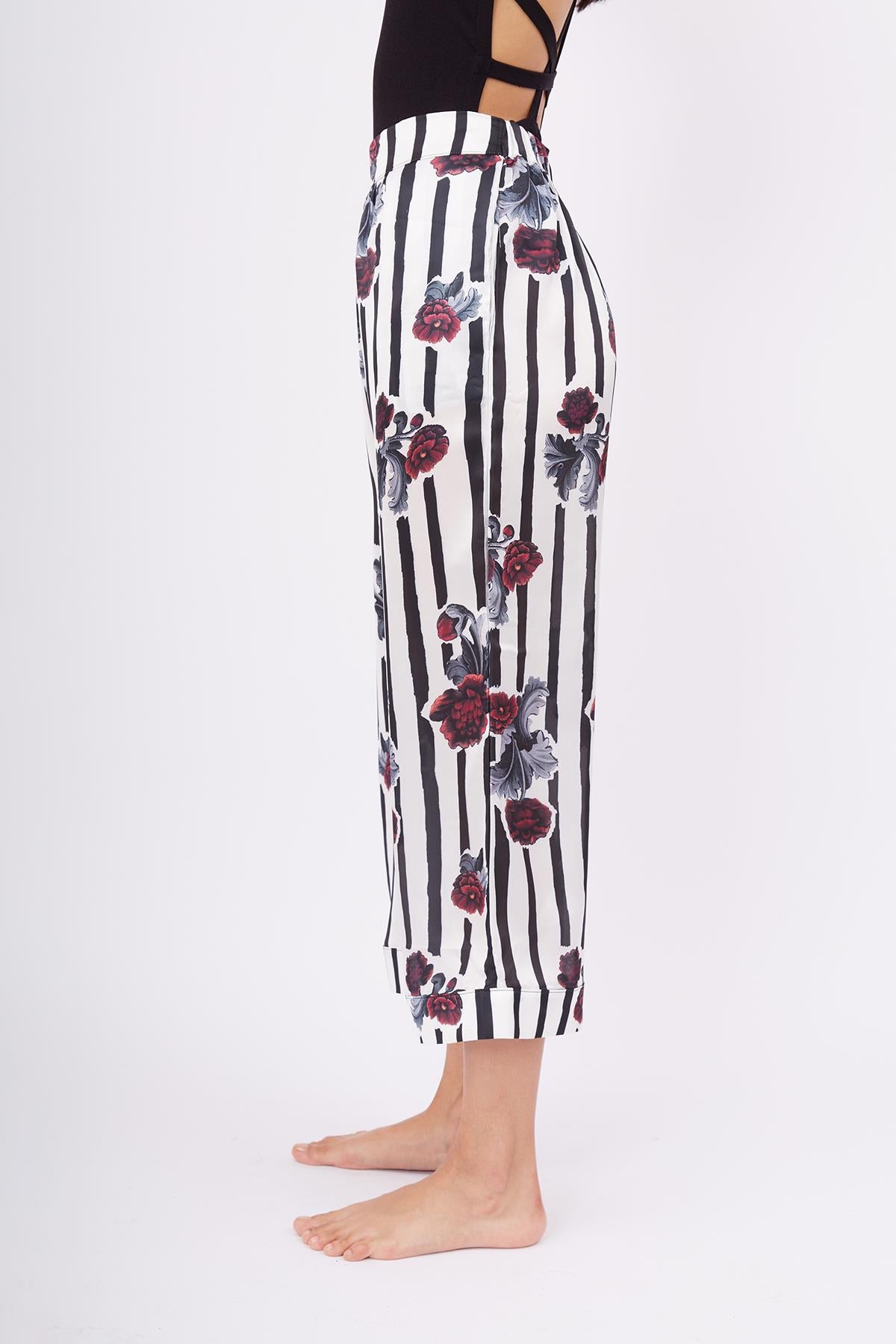 Peraluna-Stripe Garden Trouser Çizgili Güllü Baskılı Saten Kadın Pantolon-Pantolon-4-milagron.live