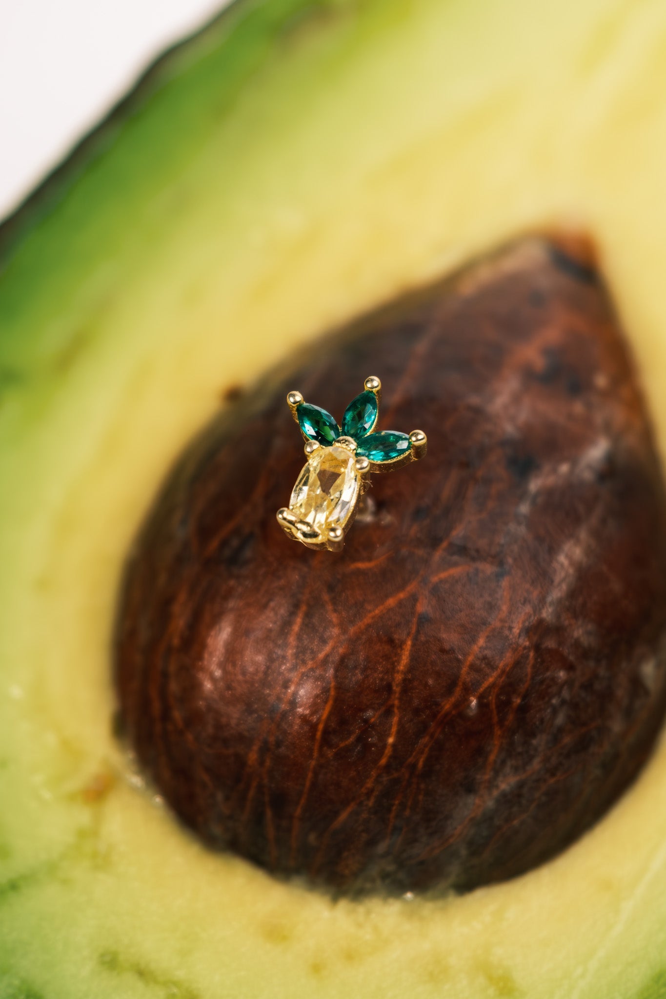 Pia Yuli-Pineapple Piercing-Küpe-4-milagron.live
