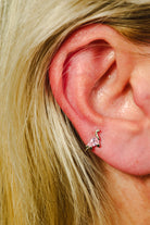 Pia Yuli-Pink Dinazor Piercing-Küpe-4-milagron.live