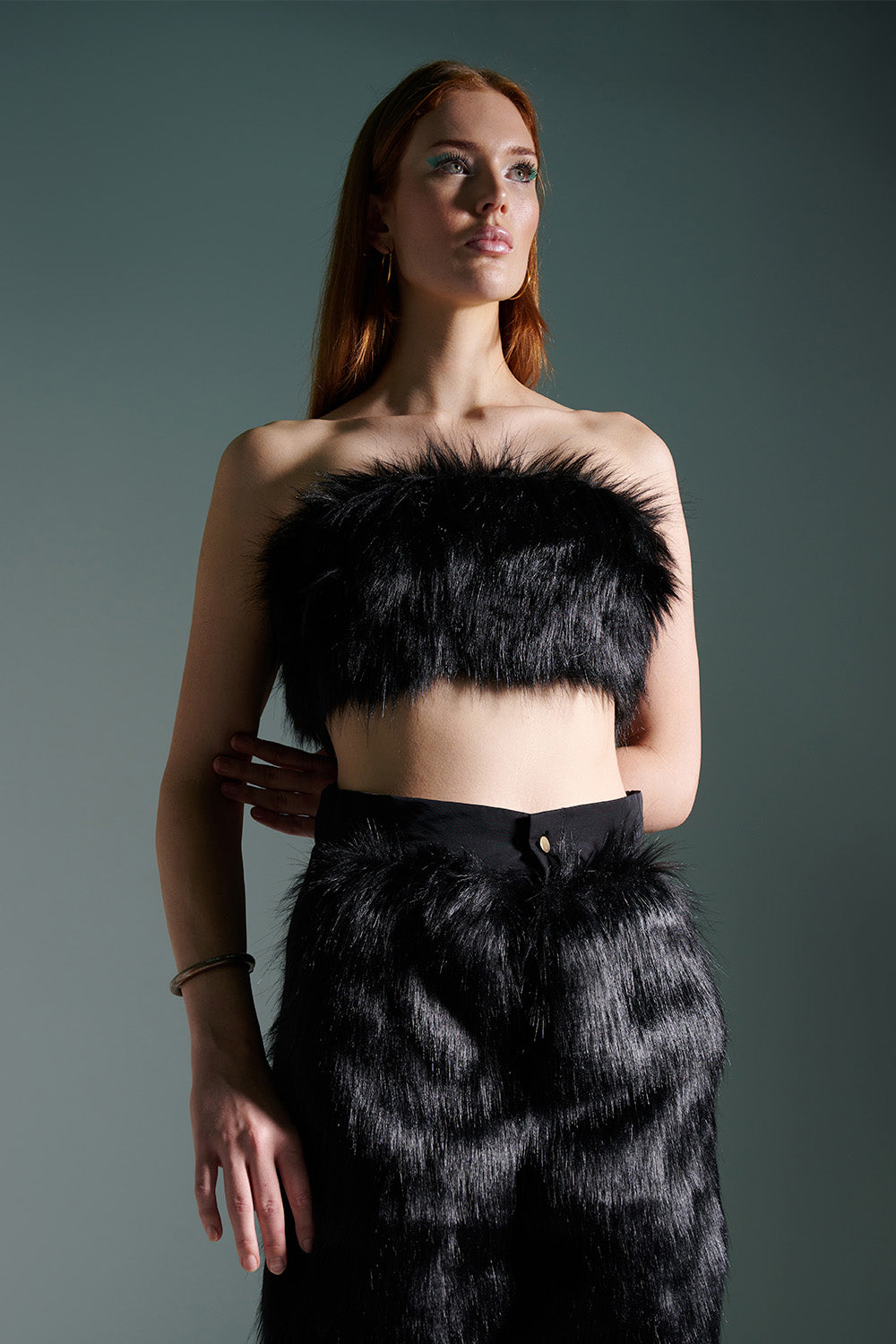 Ramme-Ala Glamour Black Fur Top-Top-1-milagron.live