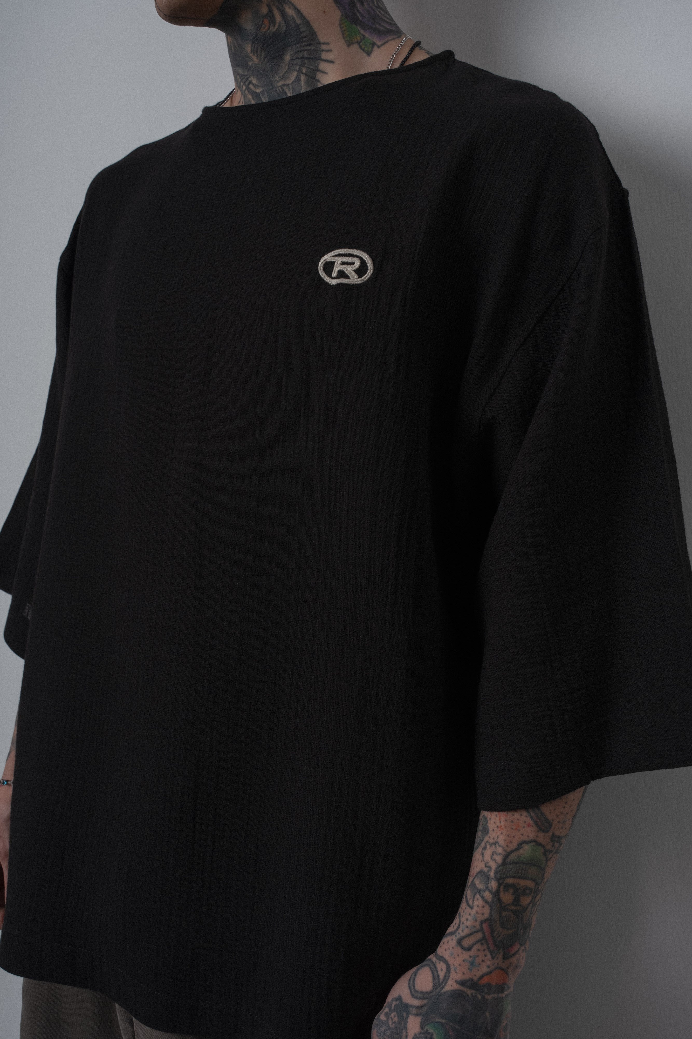 Erkek R Nakışlı Fakir Kol Müslin Oversize T-Shirt Siyah