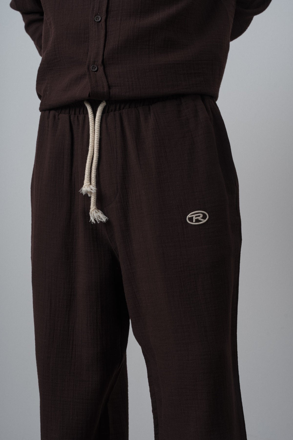 Erkek R Nakışlı Müslin Baggy Pantolon Acı Kahve