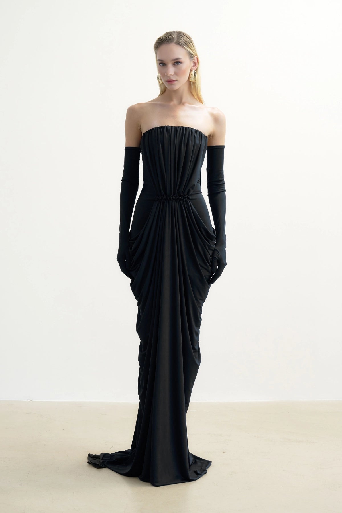 SiYah Drape Detayli Straplez Maxi ElbiSe