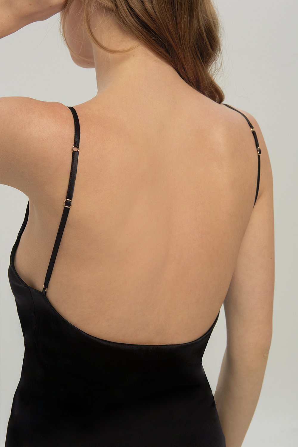 Valnue Lingerie-Luna Siyah Nakış Detaylı Yırtmaçlı İpek Gecelik-Gecelik-2-milagron.live