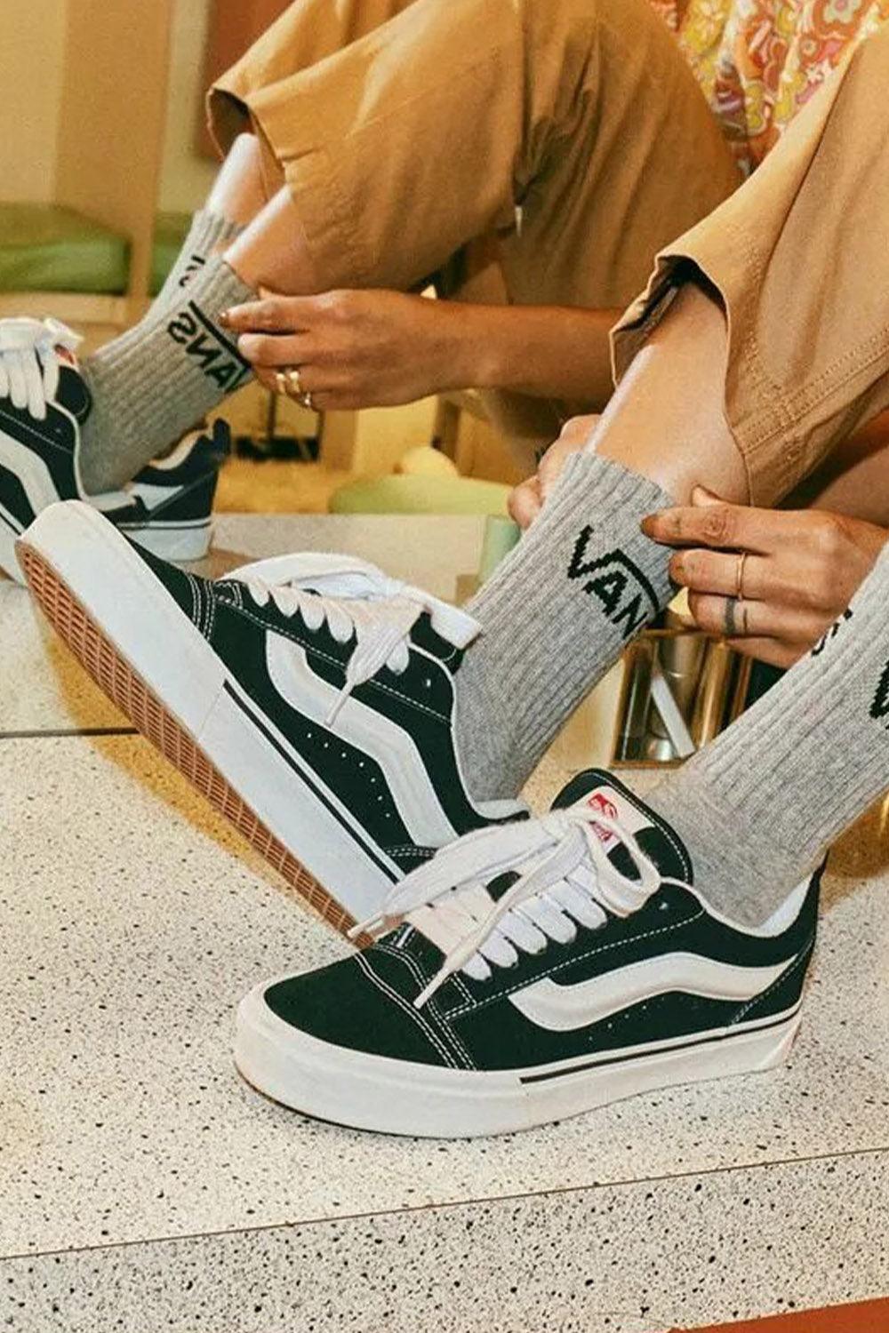Vans-Knu Skool Black/True White-Sneakers-2-milagron.live