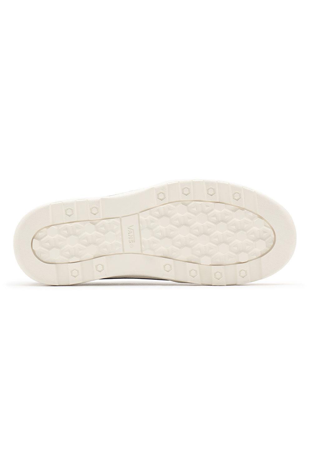 Vans-UA Sentry Old Skool Black/Marshmallow-Sneakers-4-milagron.live